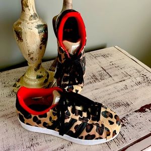 ADIDAS LEOPARD PRINT SNEAKERS SZ 5.5